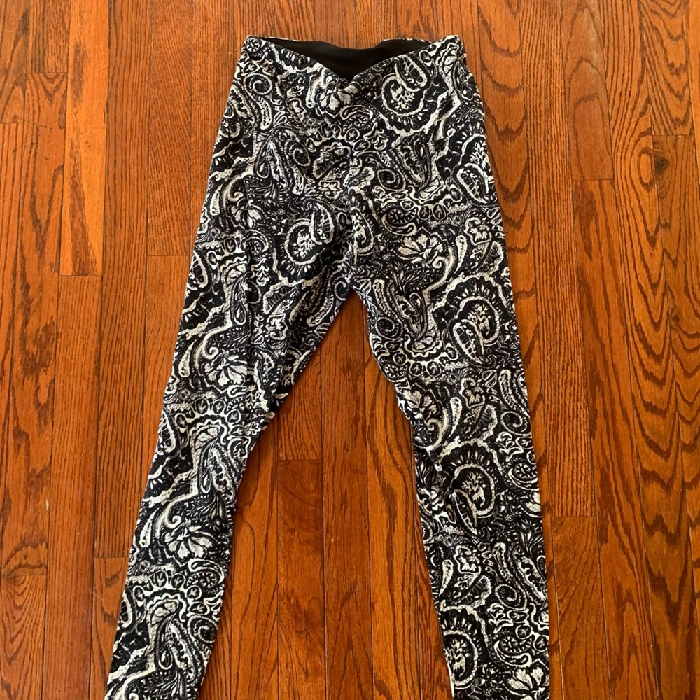 Cute black and white leggings